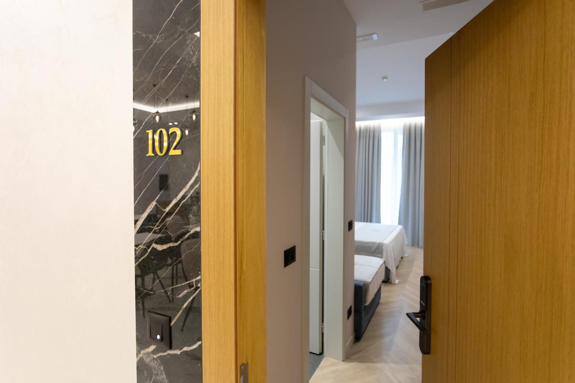 Nayel Hotel Дуррес Экстерьер фото